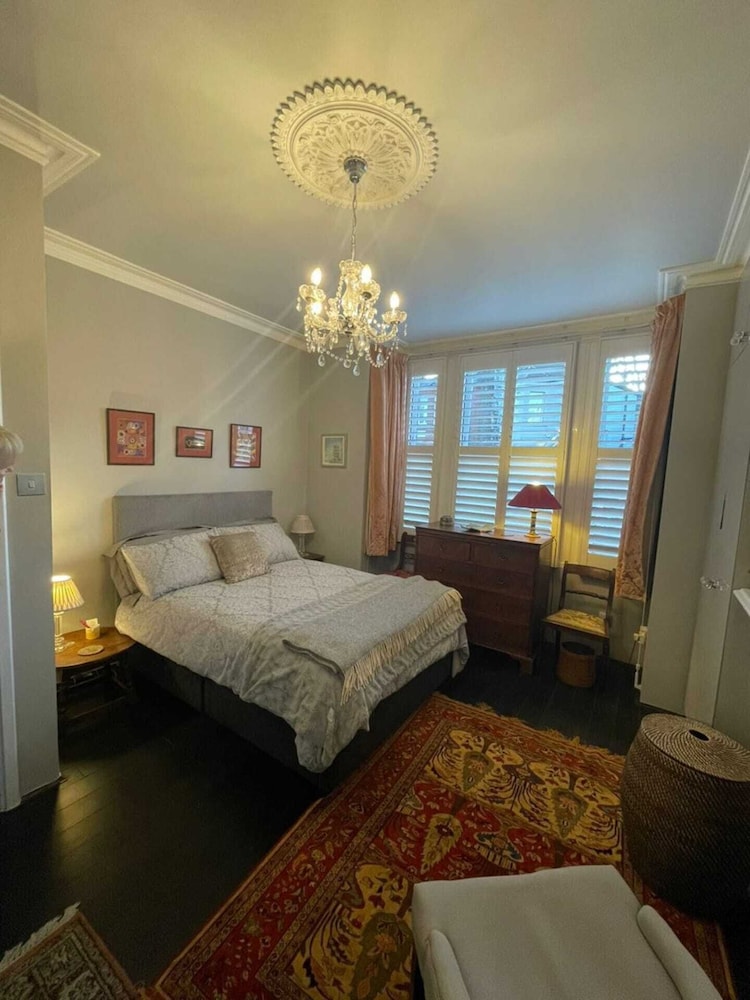 Luxurious 1 Bedroom Flat With Private Garden