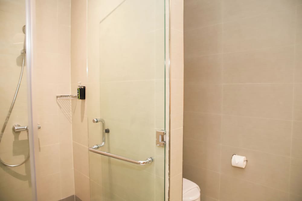 Front One Hotel Papua Lestari