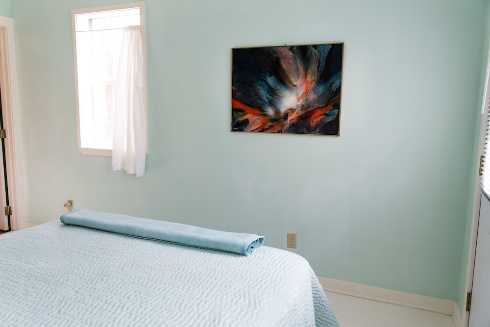 The Blue Room - Charming Studio, Great Location!  by RedAwning view 3
