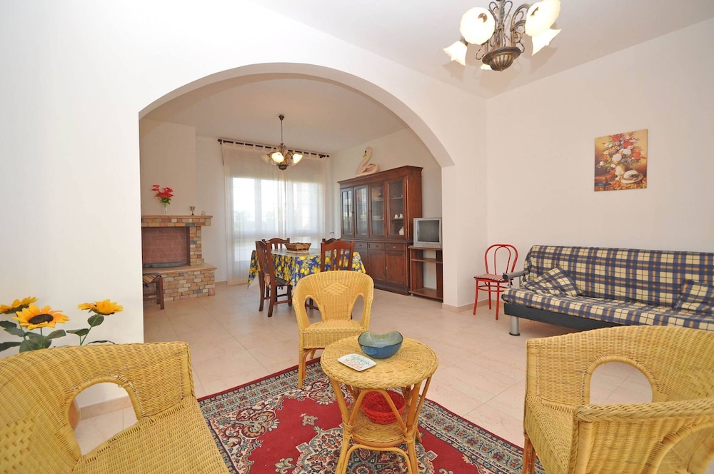 Villa Magnolia 1 Sleeps 8 Close to the sea