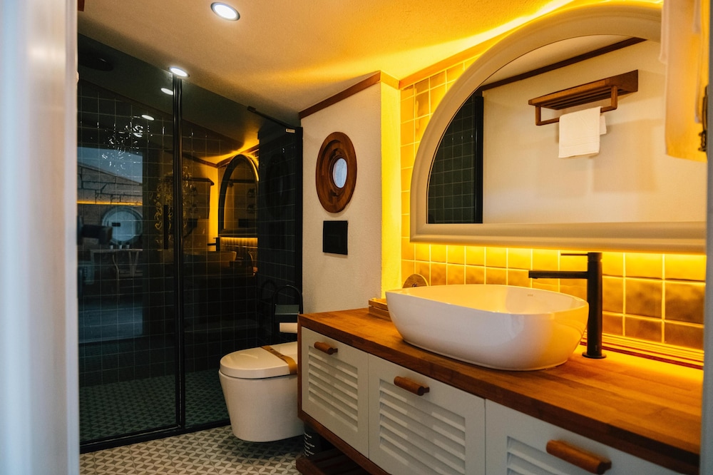 ACC Olives Hotel & Restaurant