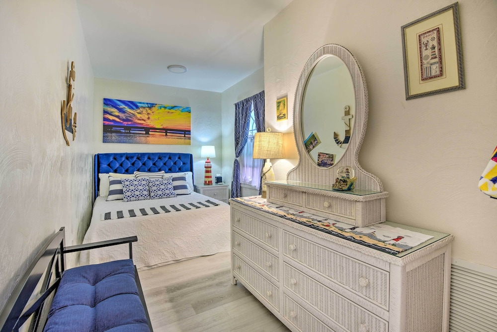 Sarasota Home in Historic District w/ Patio!