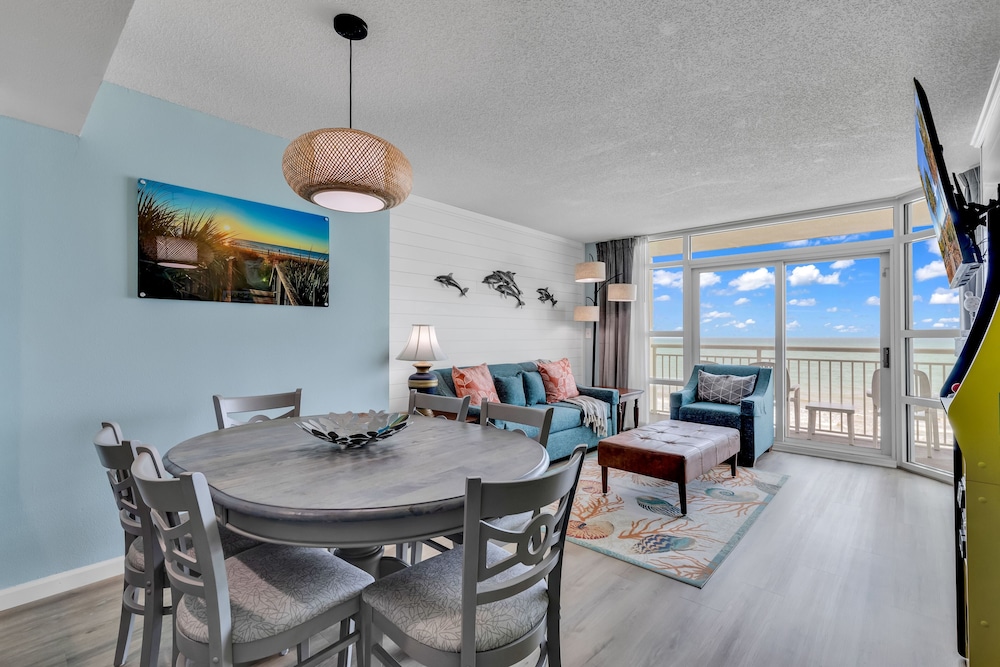Cozy 2BR Beachfront Condo
