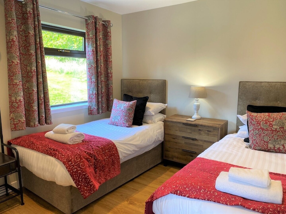 Birch Lodge 21 With Hot Tub, Newton Stewart view 4