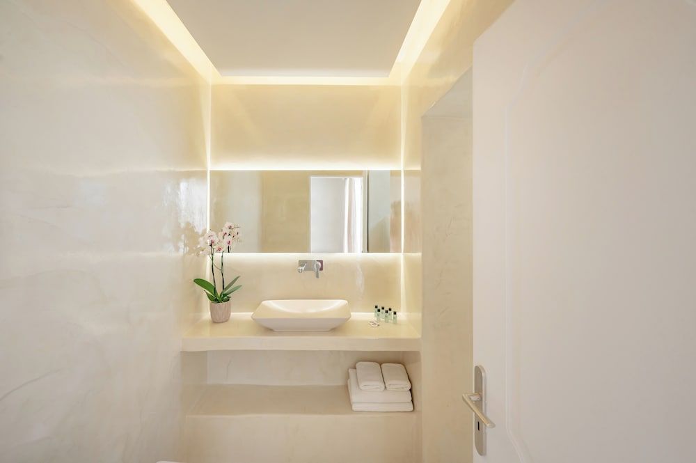 Loukas & Emma Eco Houses