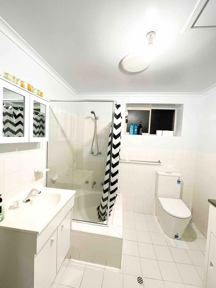 Unwind Esplanade Beach Escape No 5