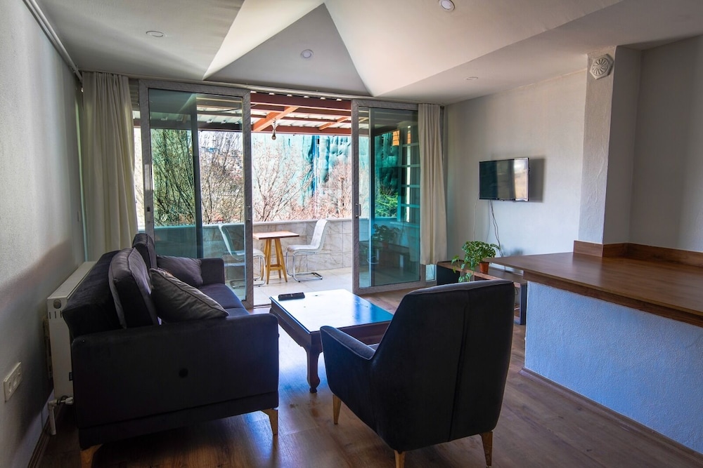 Yaghane Apartments