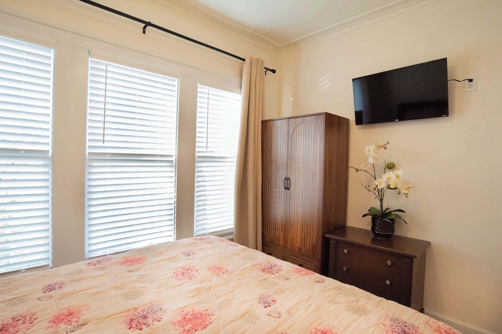 Mariposa Coral Home for 4