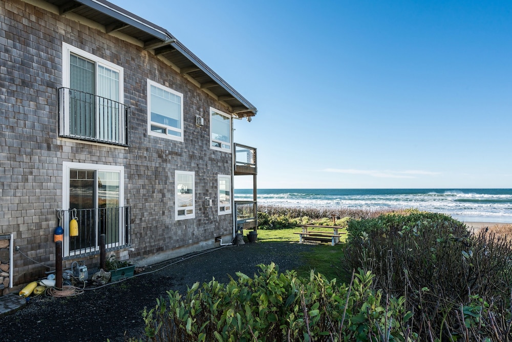 Blue Starfish by Avantstay Ocean Views Direct Cannon Beach Access