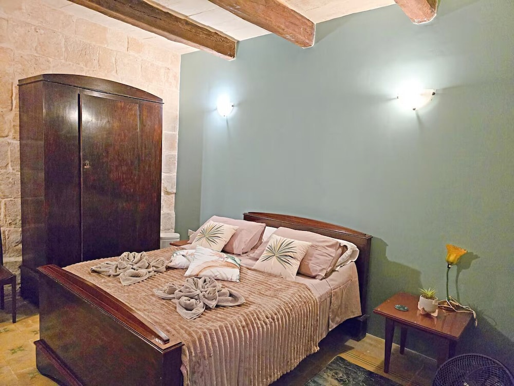 Traditional Maltese 2BR - Near Valletta