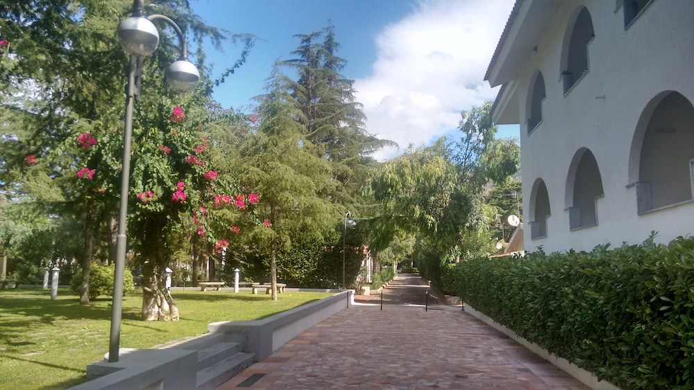 Villaggio Turistico La Mantinera Hotel