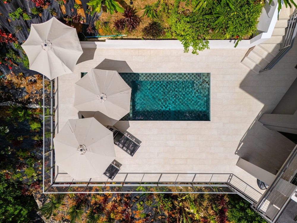 Tropical Oceanview Retreat 11br for 27 Guests