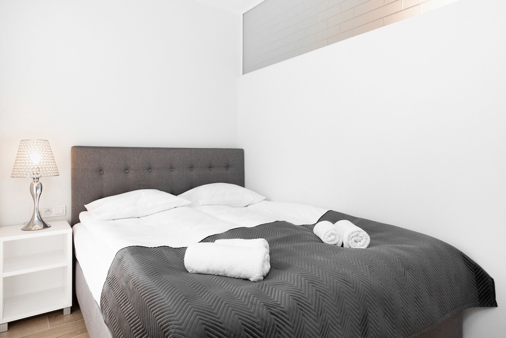 Apartments Przyokopowa Warsaw by Renters view 5