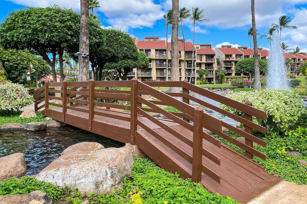 Kamaole Sands 6-303 - Courtyard and Ocean Views From Renovated 3rd Floor Condo
