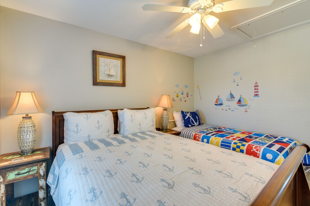 Galveston Getaway: Spacious Home < 1 Mi to Beaches