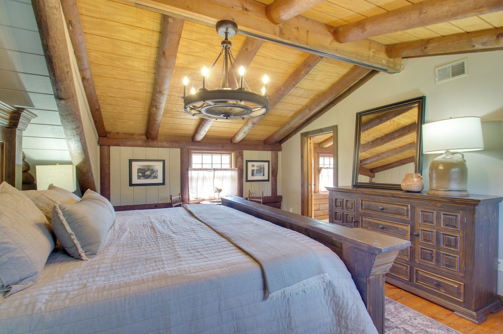 Cozy Log Cabin Getaway w/ Fire Pit + 3 Acres! view 3