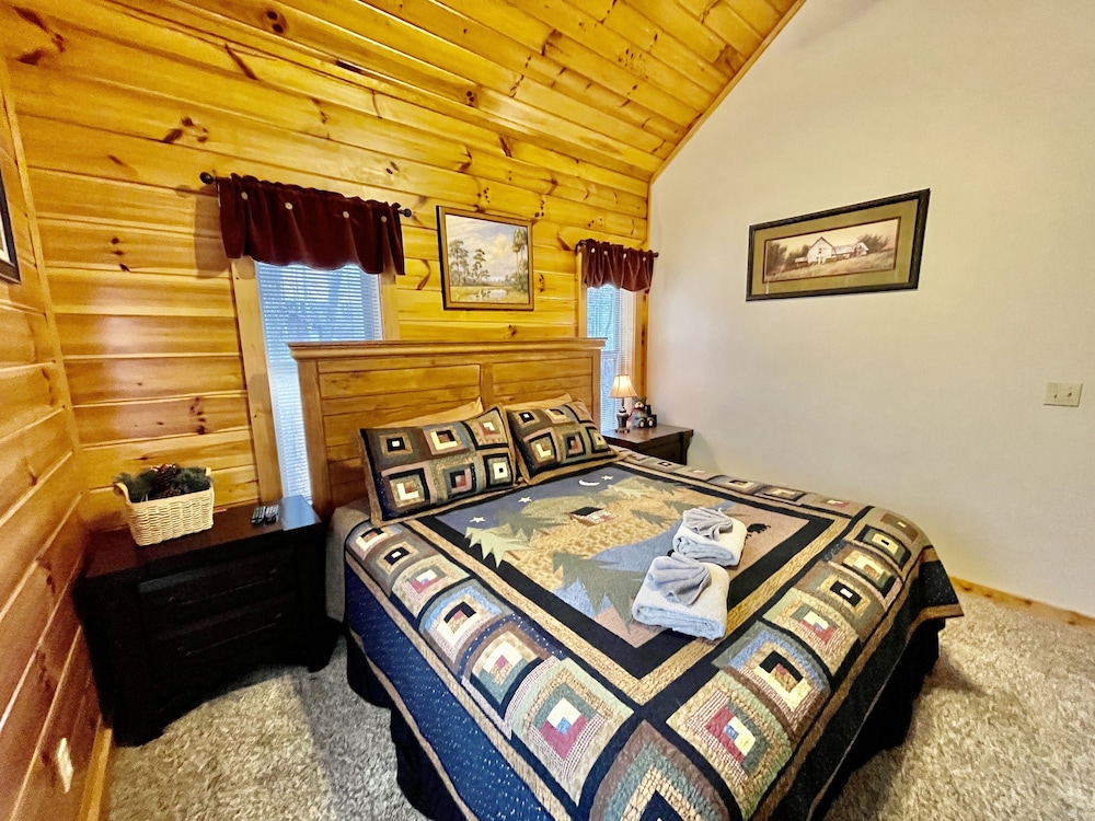 Picture Perfect 2 Bedroom Cabin by RedAwning - Property Image 24