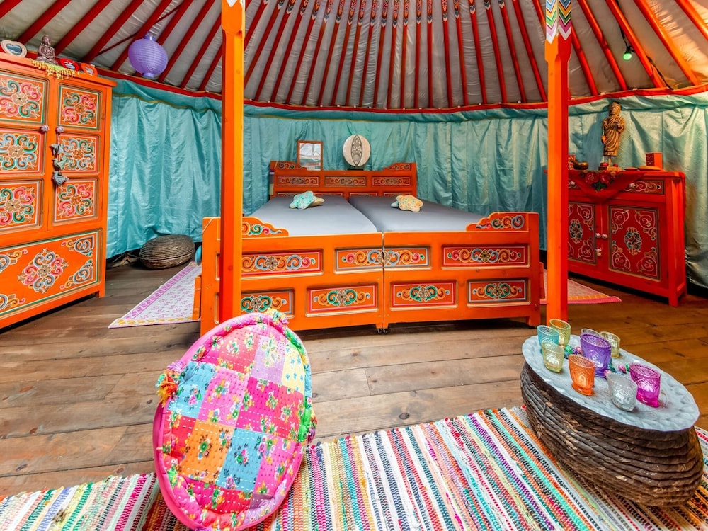 Lively Holiday Home With Garden, Barbecue, Garden Furniture