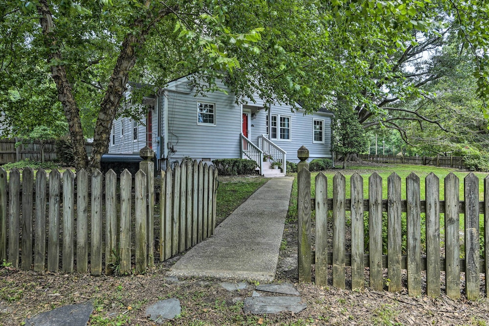 Bright Home w/ Yard in Historic Fuquay-varina! view 5
