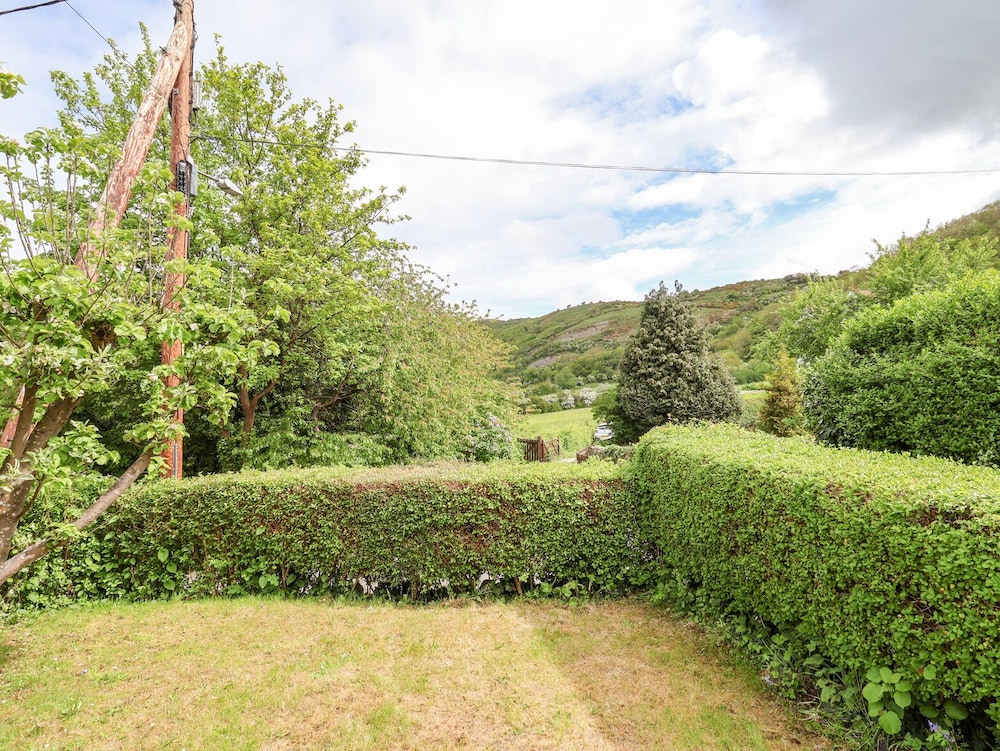 18 Ffordd Tanrallt