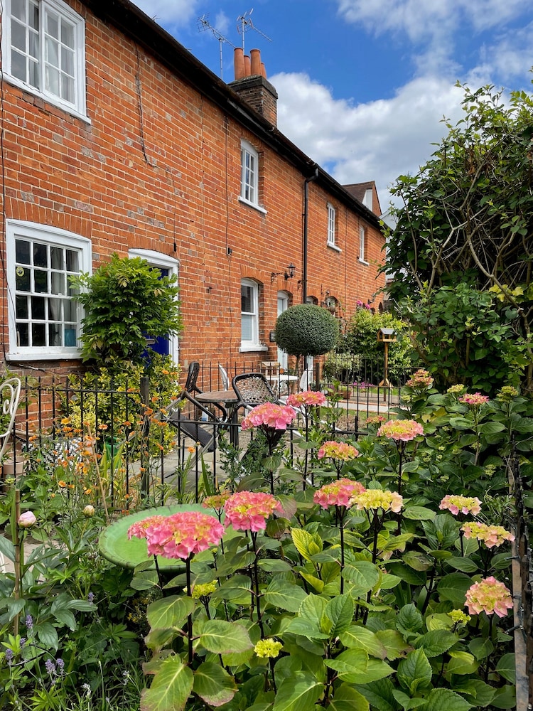 Historic 1Bd Cottage In Heart Of Farnham