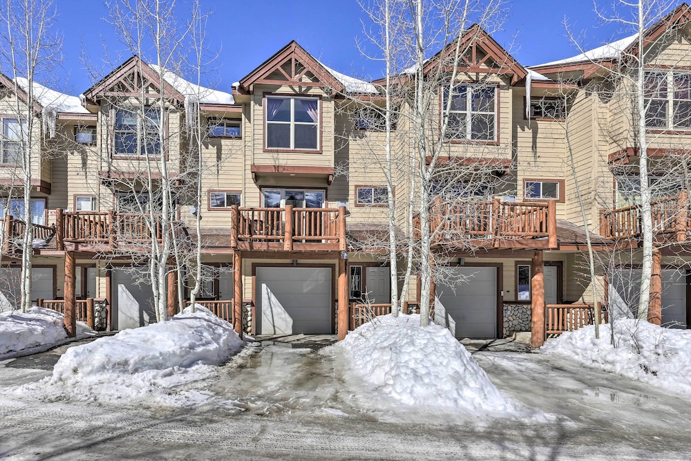 Airy Winter Park Gem w/ Private Outdoor Hot Tub! view 4