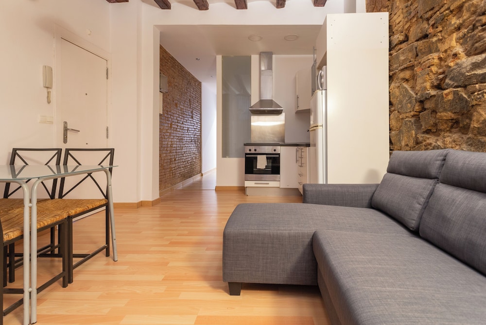 Apartment Near Las Ramblas For Families Or Friends