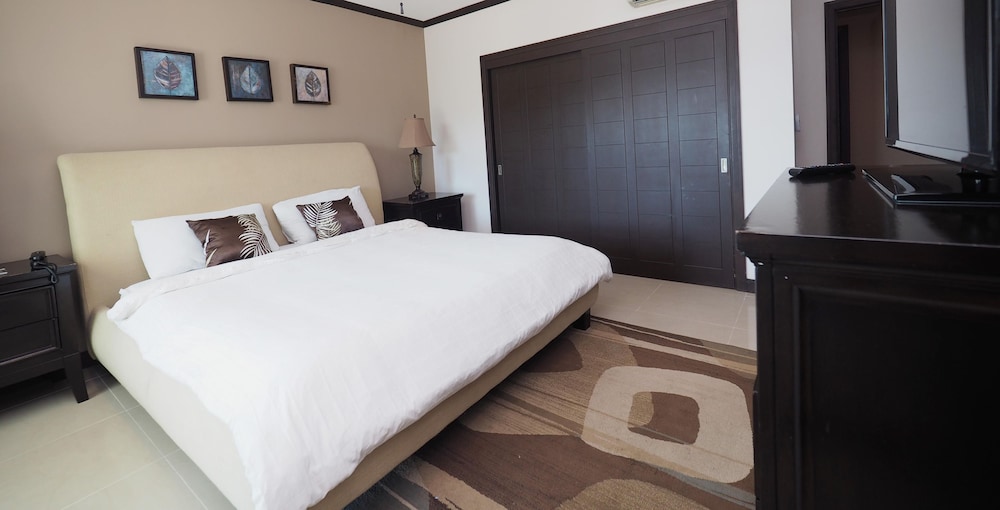 Condominio Diamante del Sol by CRHR