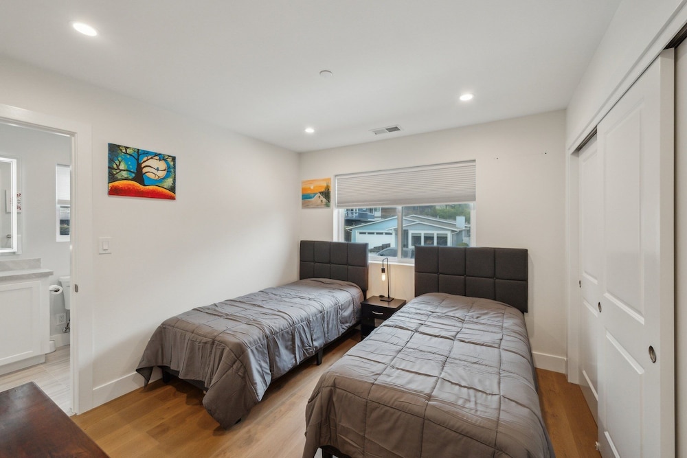 Panoramic Ocean Views Modern Coastal Escape 3 Bedroom Home