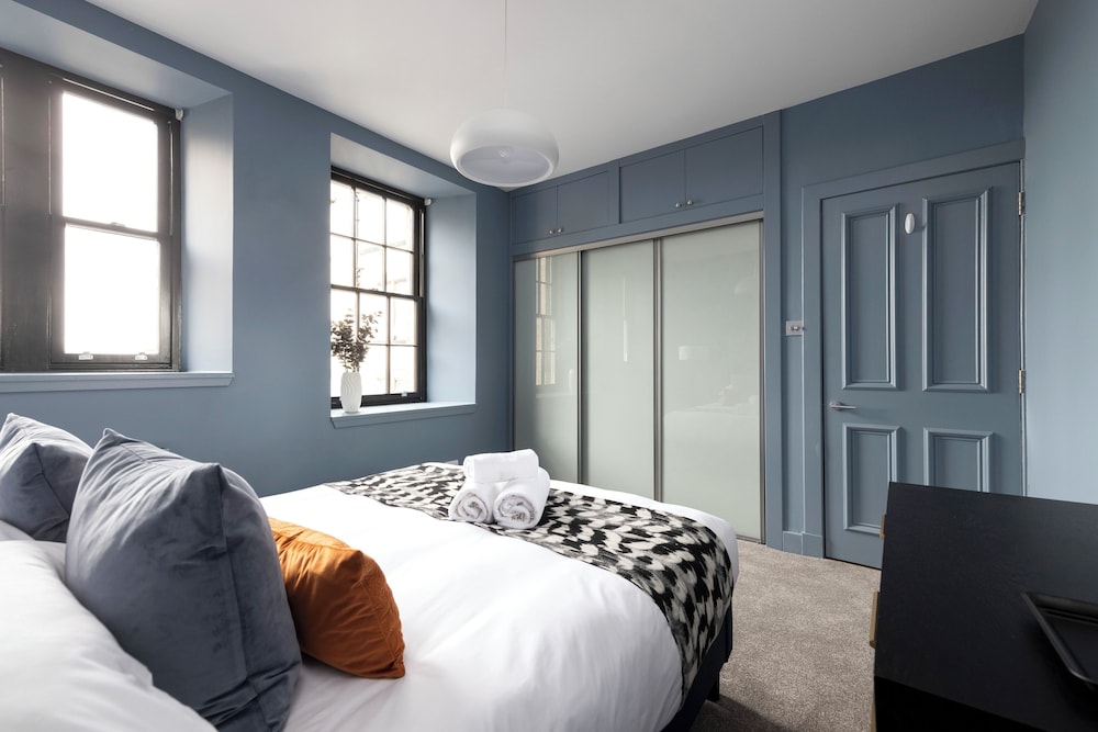 Stylish 2-bed flat in New Town
