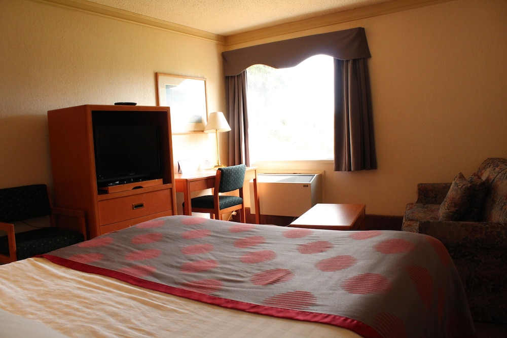 Tamarack Motor Inn