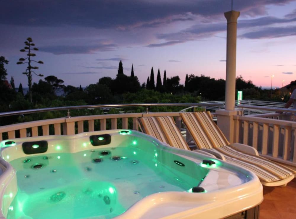 Apartments & Rooms Cakelic II