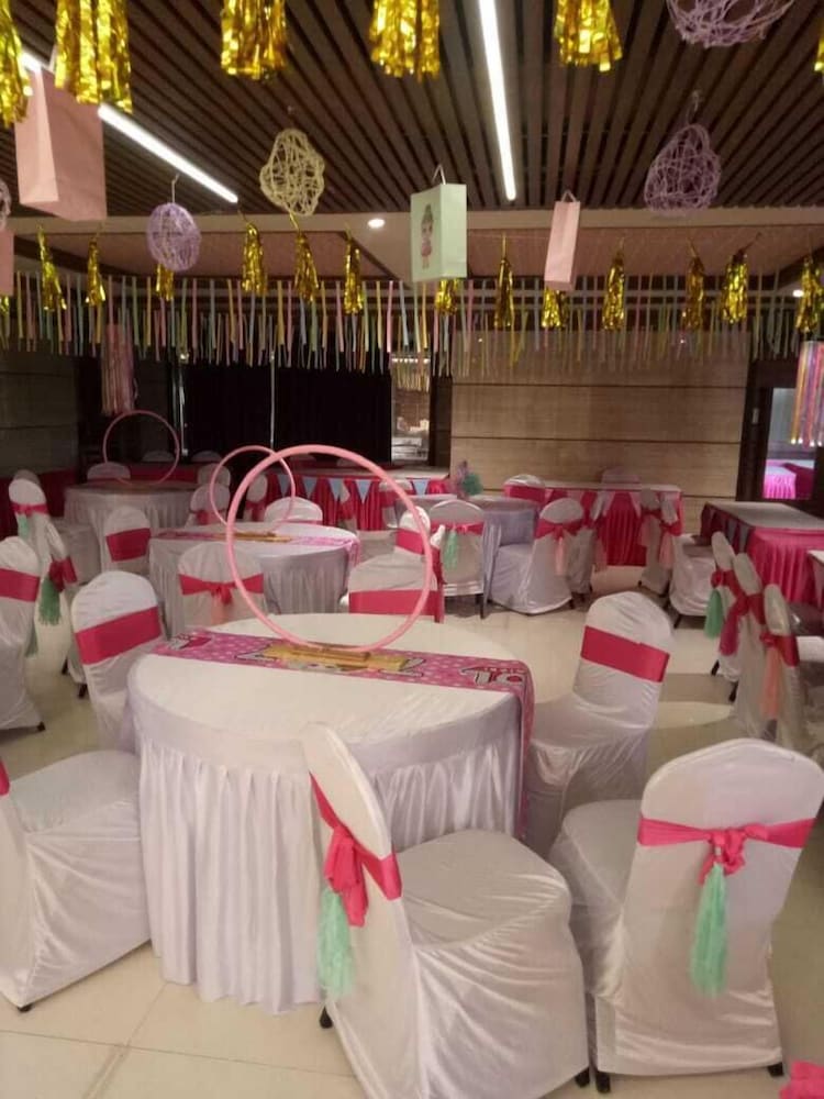 Hotel Shreeji Vatika-Airport Road