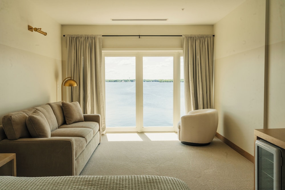 The Shoreline Hotel
