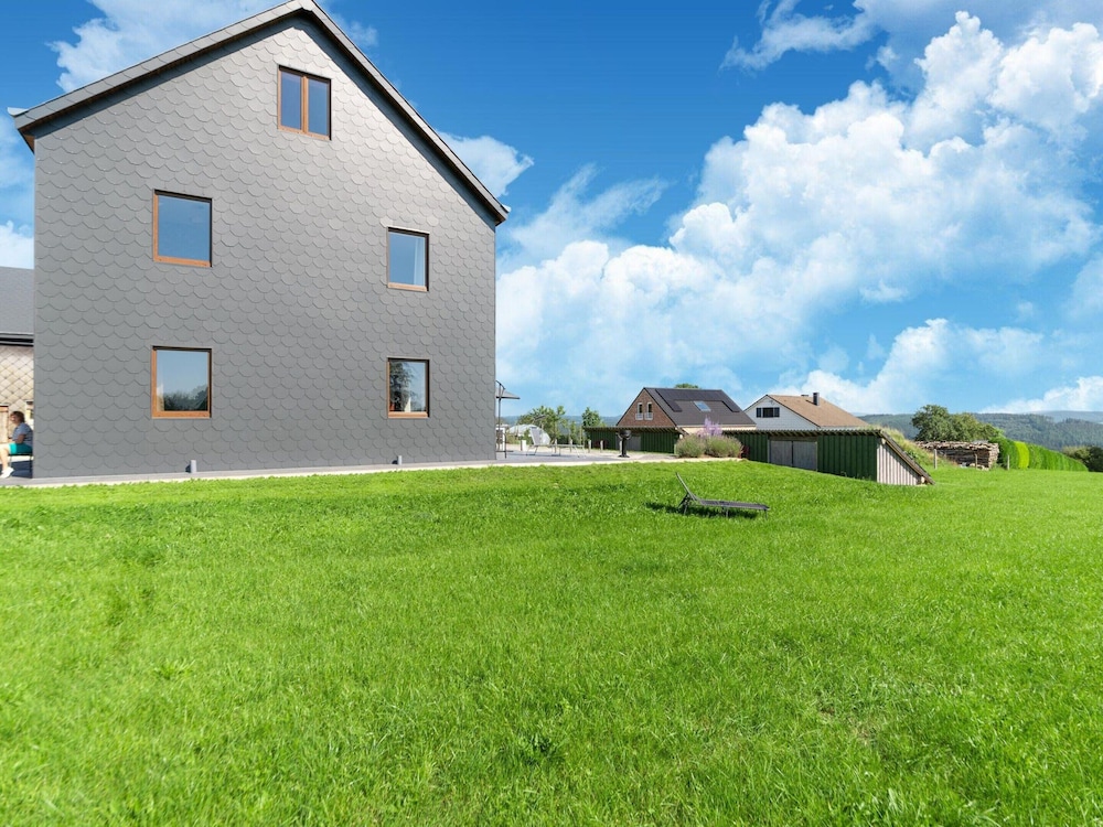 Spacious Getaway Near Spa F1