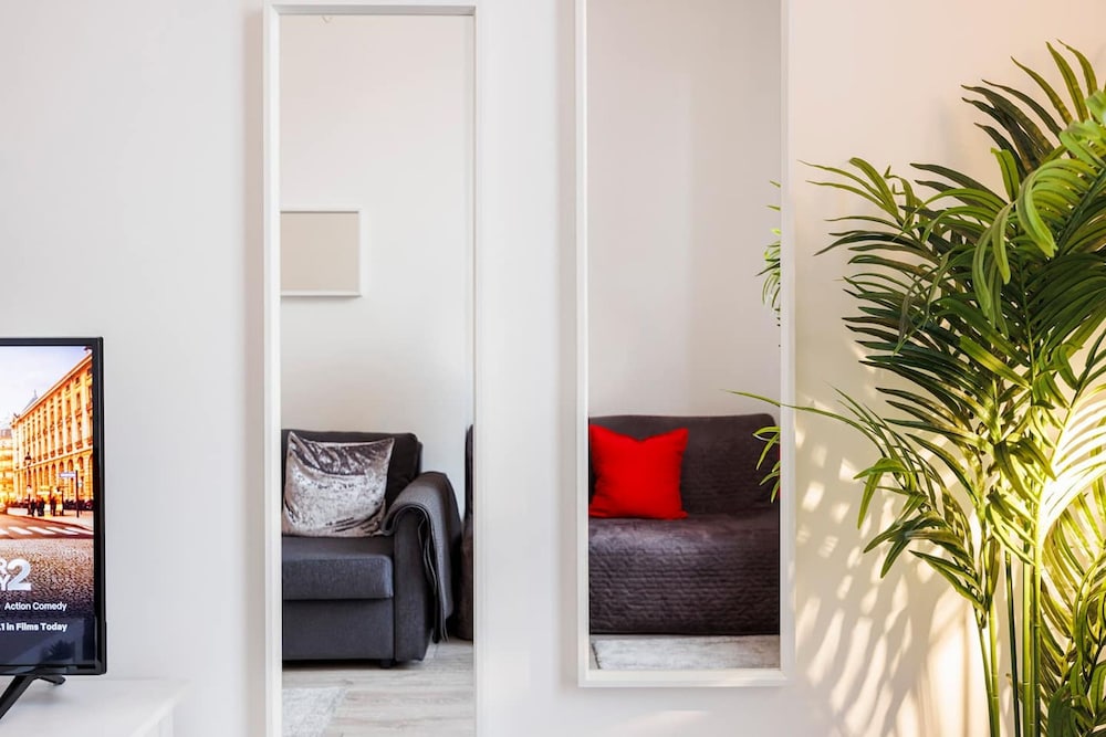 Kensington Charming and Bright Flat