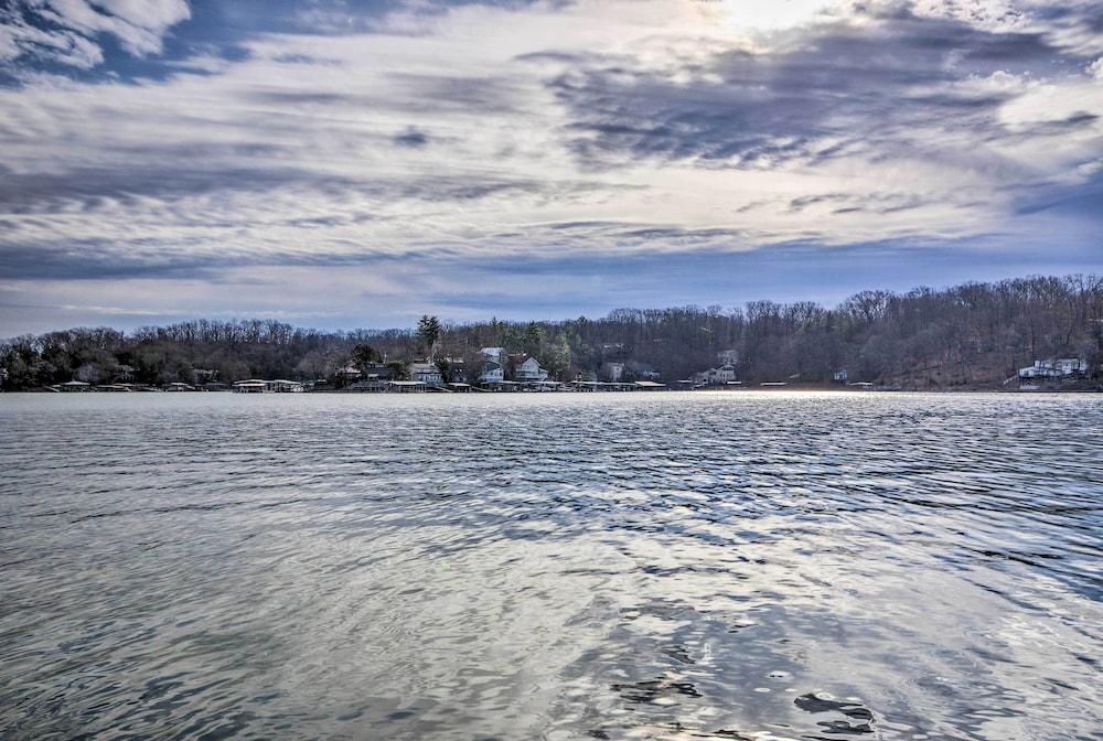Lake of the Ozarks Vacation Rental: Boat Dock/slip