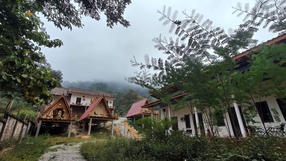 Mimosa Inn Nong Khiaw view 4