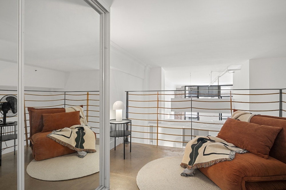 Classic 1-bed City Stay Near Eateries and Laneways