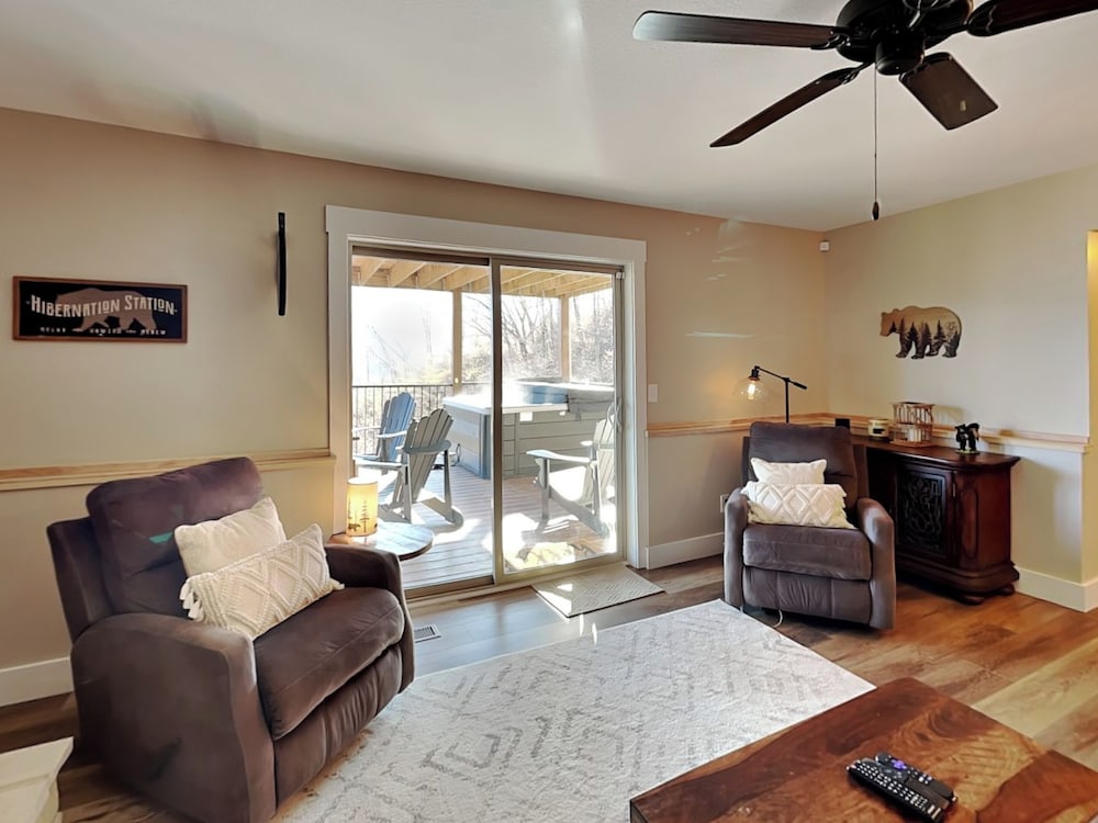The Squirrel's Nest by Jackson Mountain Rentals