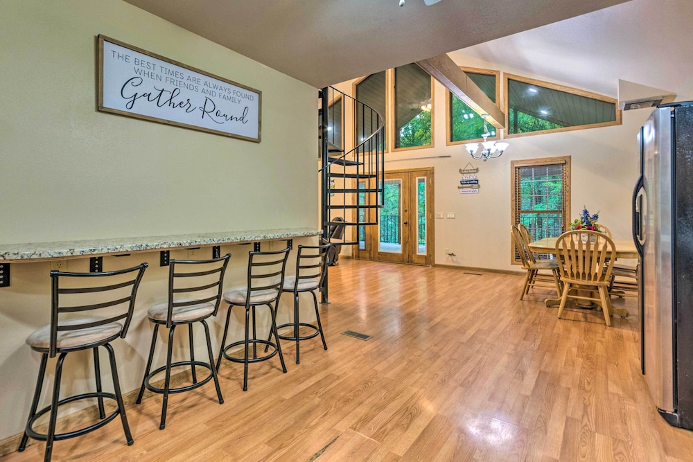 Scranton Vacations - Lakefront Hideaway in Scranton: Spacious Deck - Property Image 32