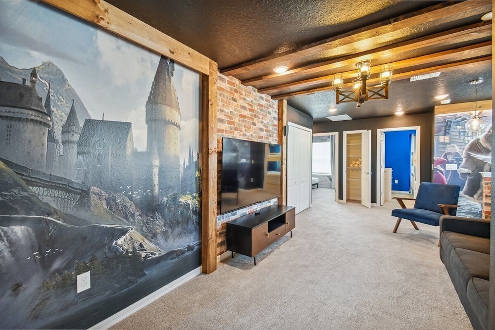 Luxury Villa w/ Pool & Disney Themes Solterra