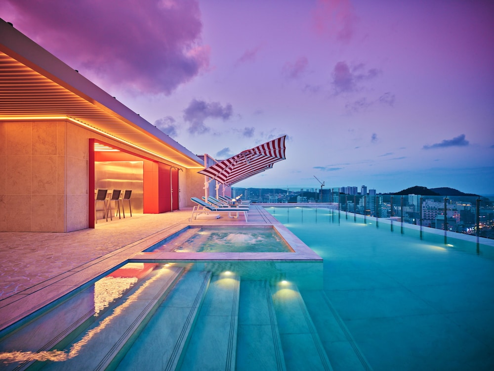 The Coolest Hotel 53