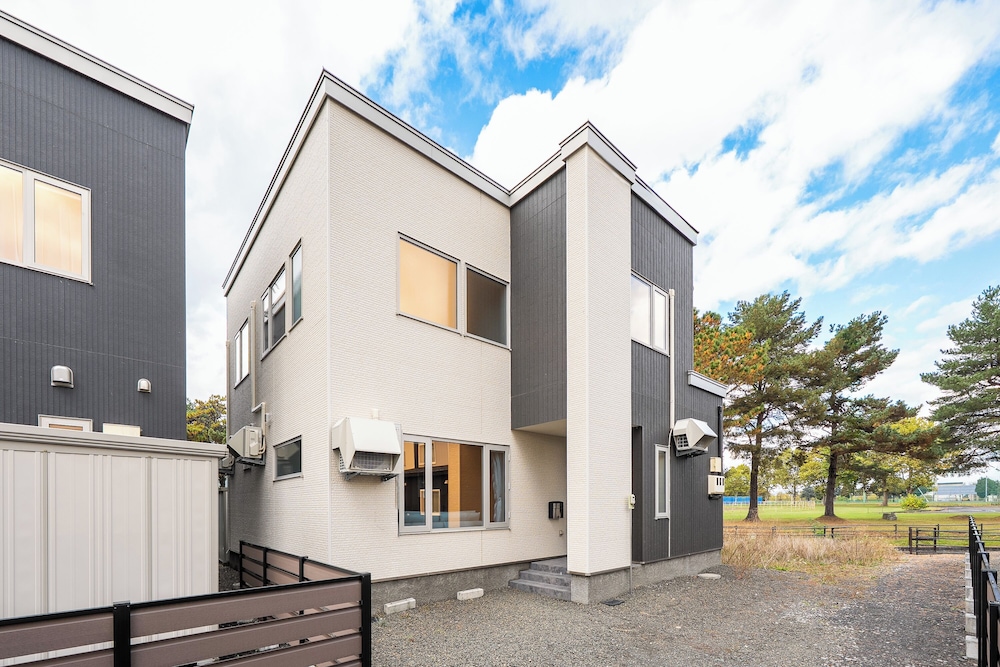 THE SHIMMER FURANO