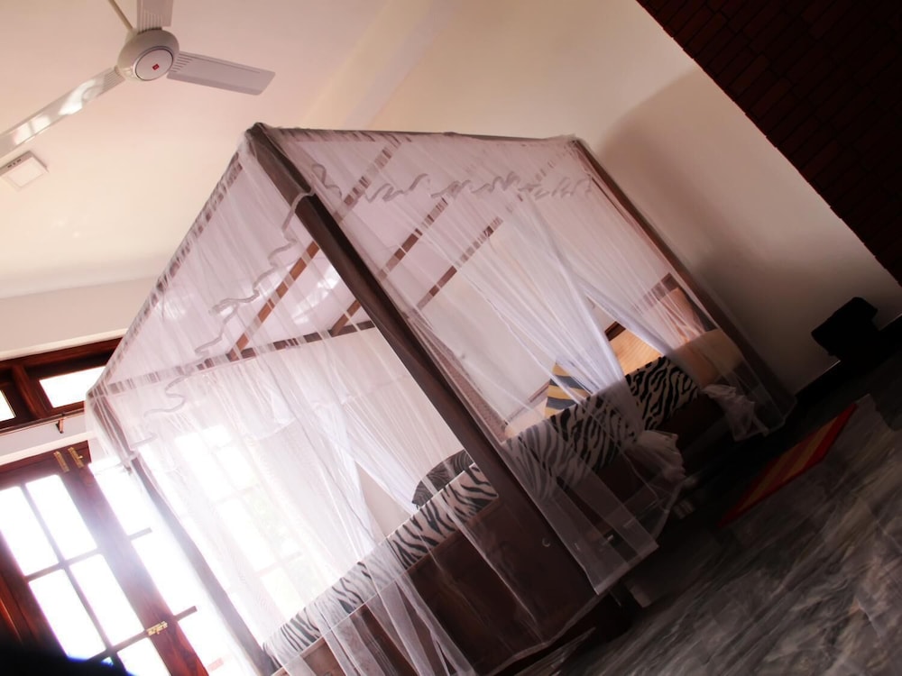 Lizzie Villa Guest House