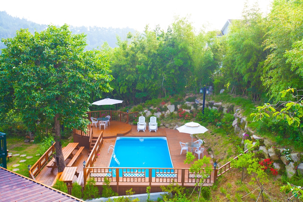 Bellus Rose Pension Hotel - Image 3