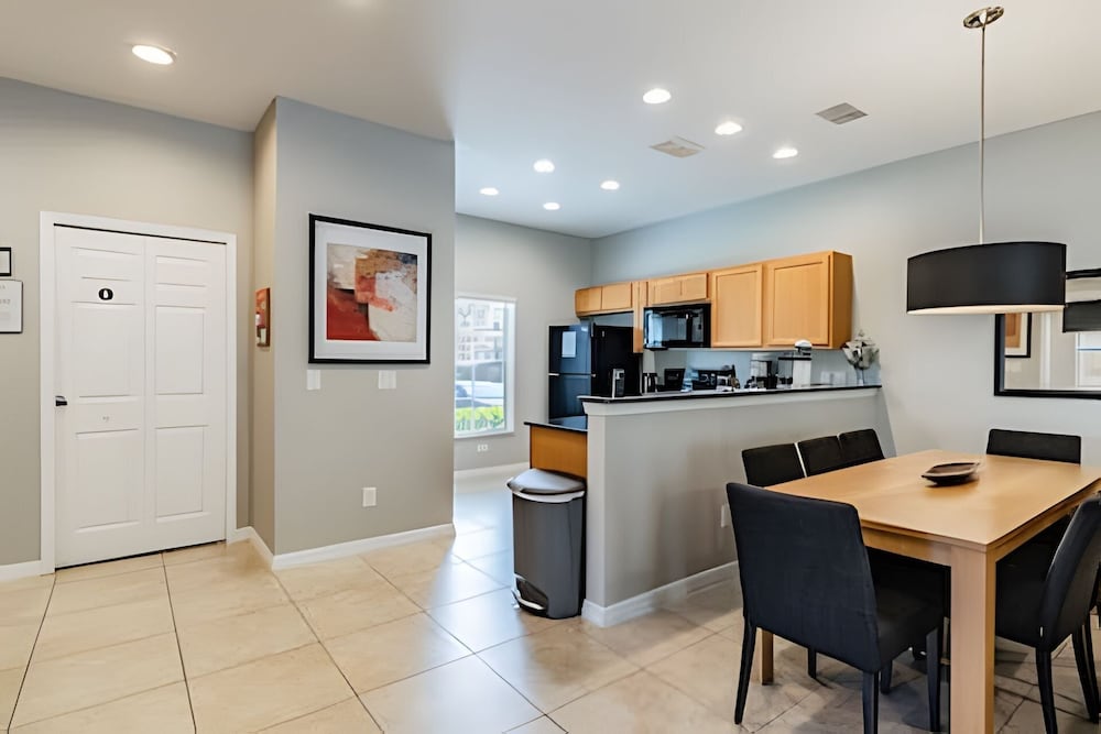 3bd/2.5ba Private Jacuzzi King Bed