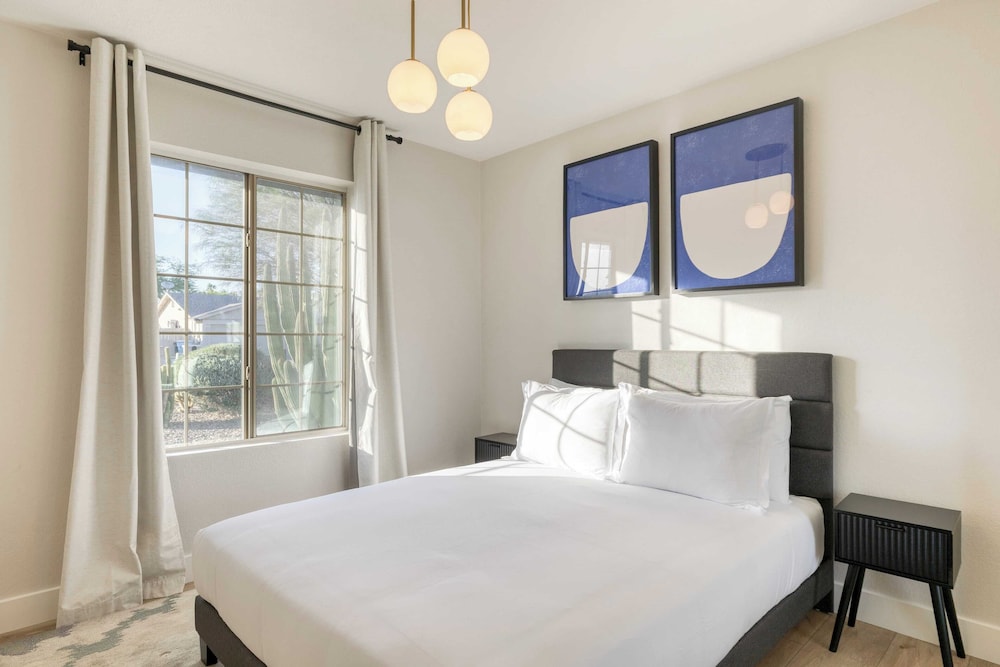 Sol Vista Private Oasis w/ Pool, Putting Green, and Prime Location