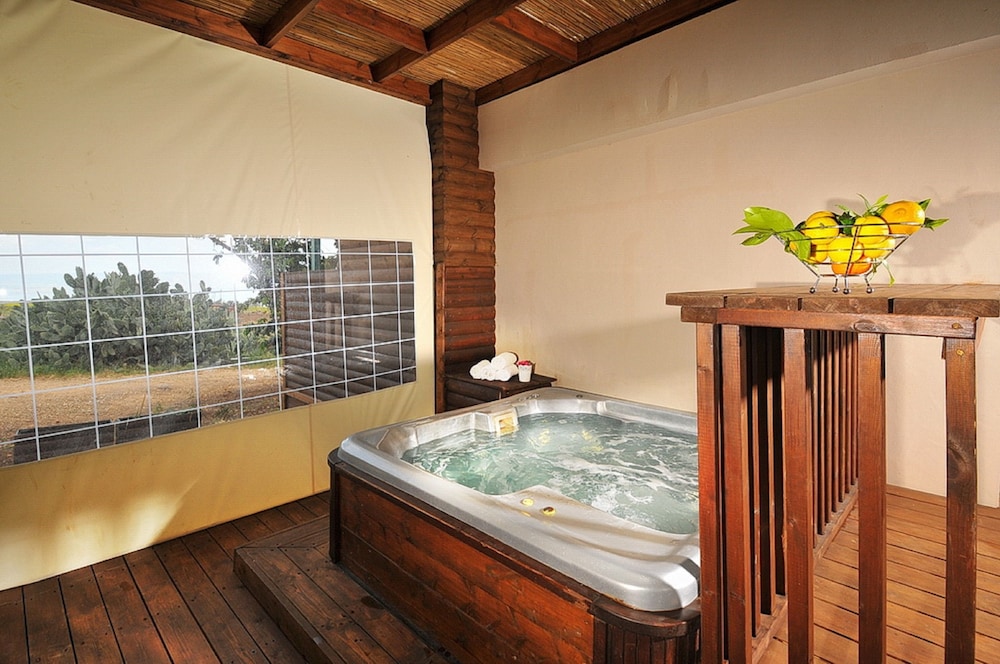 Mul Kineret Suites