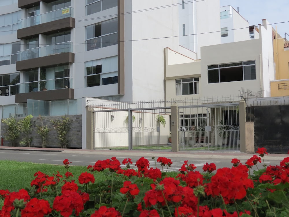 Miraflores Inn